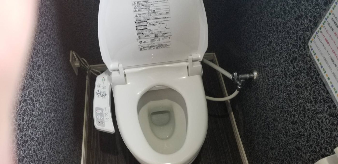 トイレの水があふれる トイレのトラブル修理事例「渋谷区E様宅」 トイレつまりの解消隊
