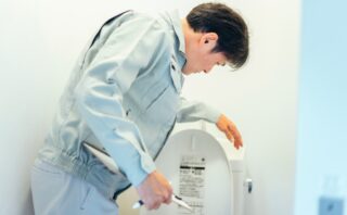 原因不明のトイレつまりの対処法!業者に依頼すべきケースと費用相場も紹介