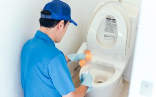 トイレが逆流するのはなぜ?原因と対処法を徹底解説!