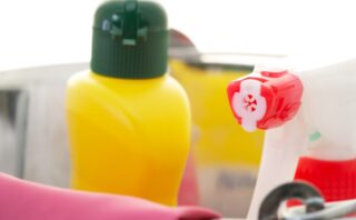 トイレつまり解消におすすめの溶剤は?使い方や使用時の注意点など