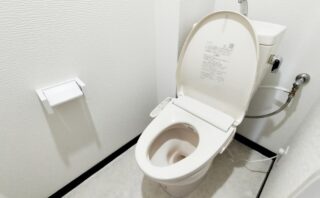 トイレのタンク下から水漏れする原因と応急処置!修理は業者へ依頼