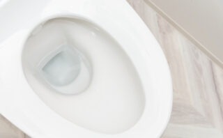 トイレが臭い原因は封水切れからも?原因と対処法を詳しく解説
