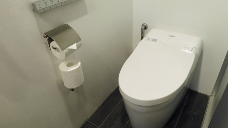 タンクレストイレからの水漏れを見つけたときの応急処置