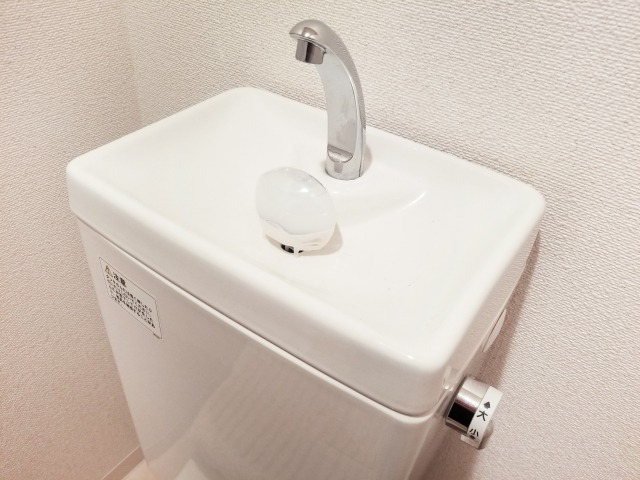 【タンク内】トイレの水が止まらないときの作業料金
