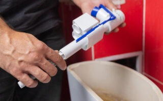 トイレのオーバーフロー管とは?破損で起こるトラブルや交換方法を詳しく解説