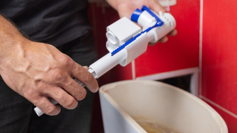 トイレのオーバーフロー管とは？トラブルや交換方法を詳しく解説