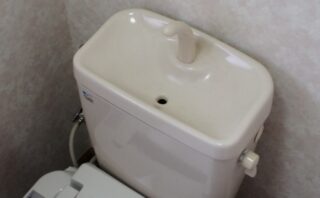 ダイヤフラムが原因でトイレが水漏れ?主な症状や修理方法&料金相場を解説