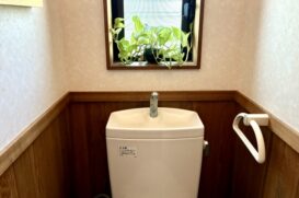 トイレタンクから音がする原因と対処法｜タンク内の水漏れ確認方法も