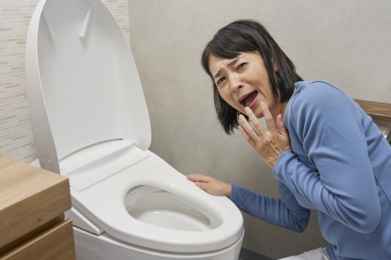 トイレにビニール袋を流したときの対処法!つまっているときの症状とNG行動