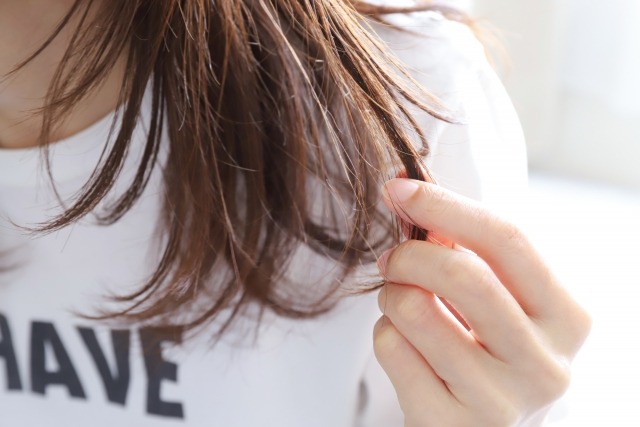 トイレに髪の毛を流すのはNG?避けるべき理由・つまったときの症状と対処法